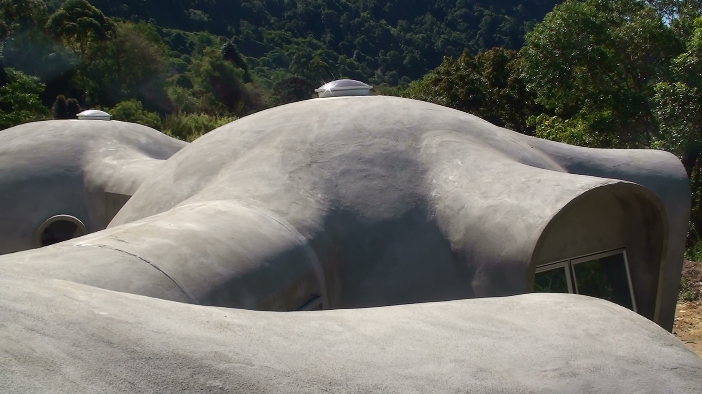 20090911145234(2) – DomeShells – A Superior Dome Building System